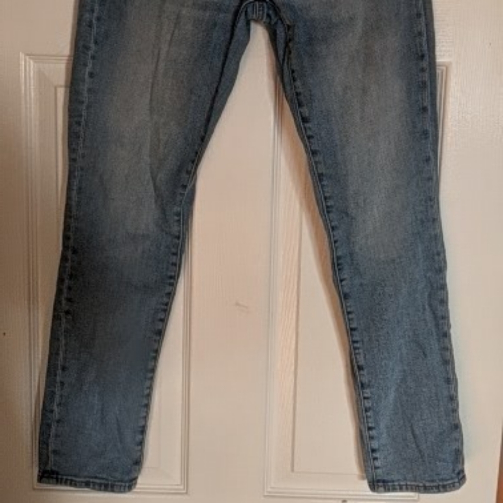 AE Jeans BARELY WORN - Picture 2 of 2